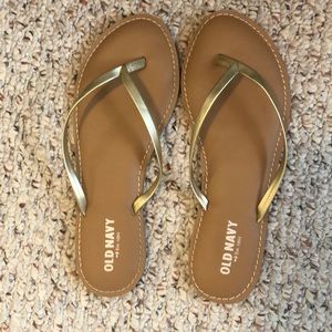 Size 7 gold Old Navy flip flops